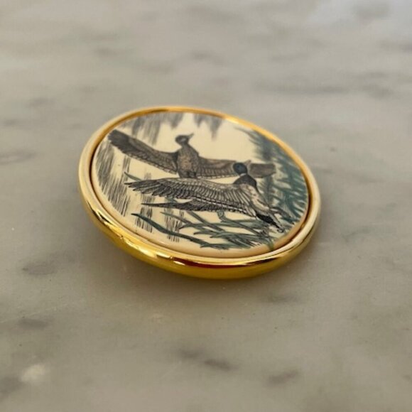 BARLOW Vintage Flying Mallard Scrimshaw Style Brooch Pin - Picture 4 of 13